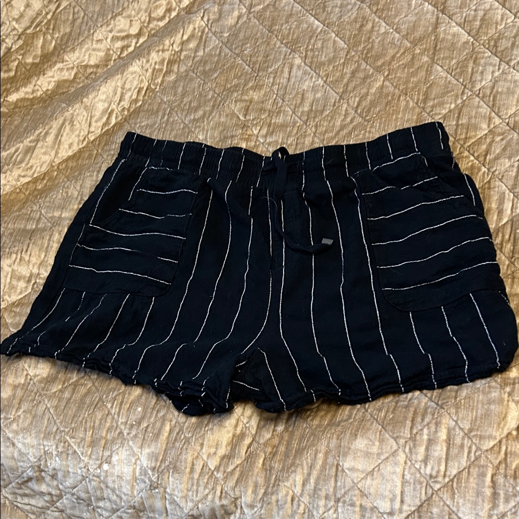 Time And Tru Black Pinstriped Women's Cargo Shorts